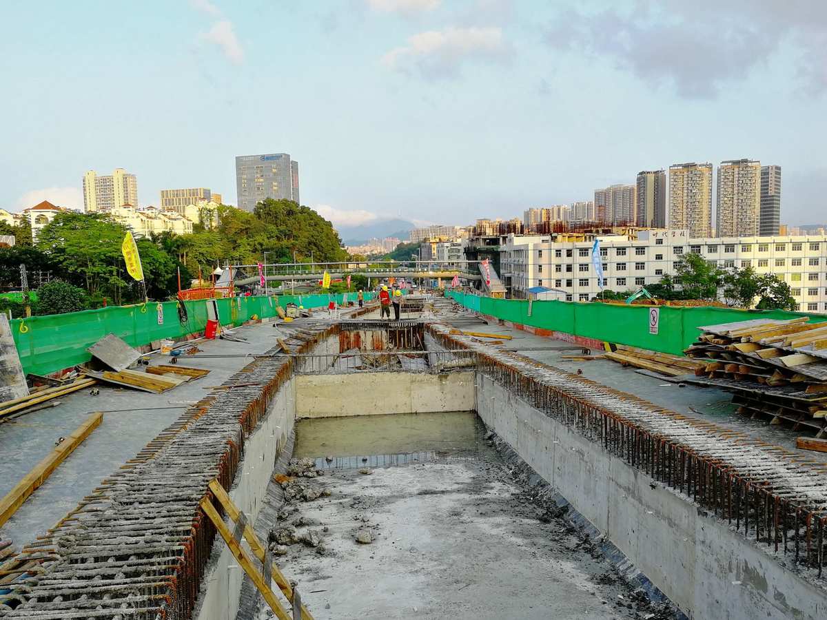 兄弟們,辛苦了!#市政工程 #施工現場實拍 - 抖音