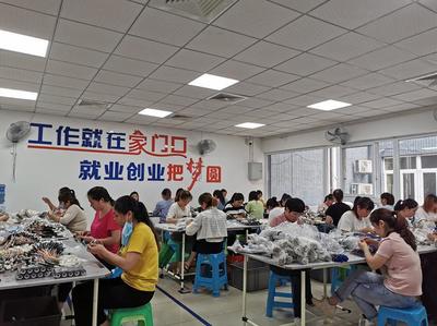 揭秘:打造一個(gè)萬(wàn)人工廠需要多少錢(qián)投資?創(chuàng)業(yè),共謀發(fā)展大計(jì)!